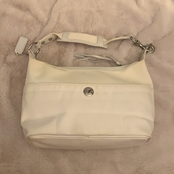 Coach White canvas shoulder bag with leather trim. - Picture 2 of 9